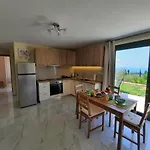 Διαμέρισμα Freesia Grand Sea View *