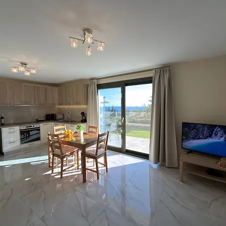 Freesia Grand Sea View شقة *