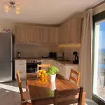 Freesia Grand Sea View 公寓 斯沃伦塔