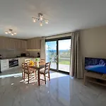 Apartment Freesia Grand Sea View *