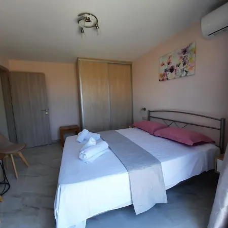 Freesia Grand Sea View アパート スヴォロナータ