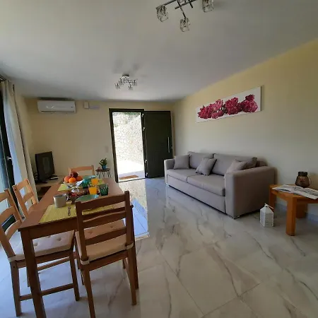 Freesia Grand Sea View スヴォロナータ