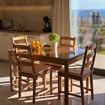 Freesia Grand Sea View شقة *
